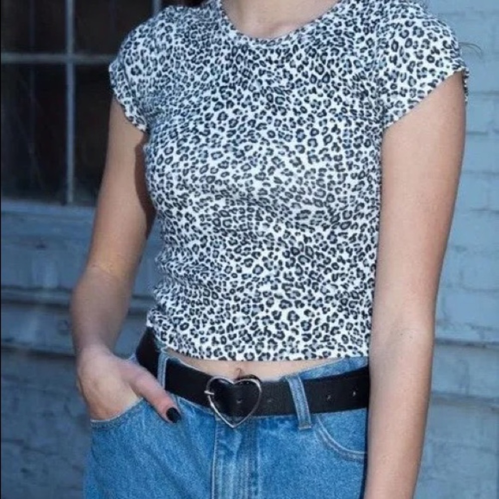 Brandy Melville Ashlyn Blue Cheetah Cropped Short Sleeve